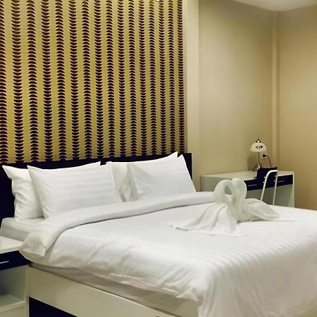 Med Room Korat Накхонратчасіма Екстер'єр фото