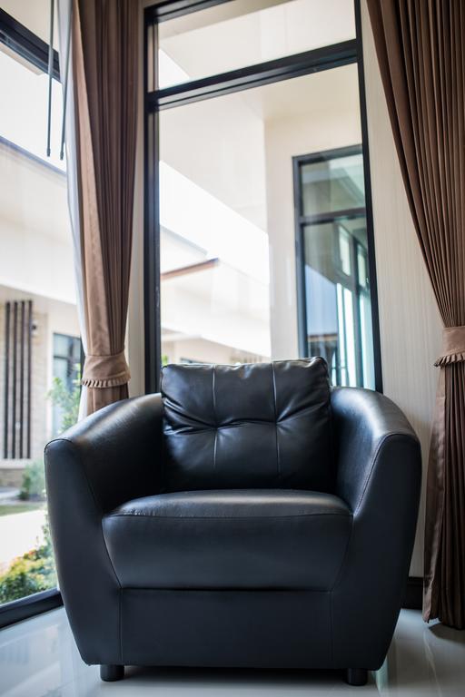 Med Room Korat Накхонратчасіма Номер фото