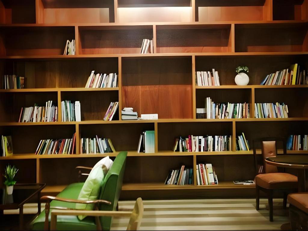 Med Room Korat Накхонратчасіма Екстер'єр фото