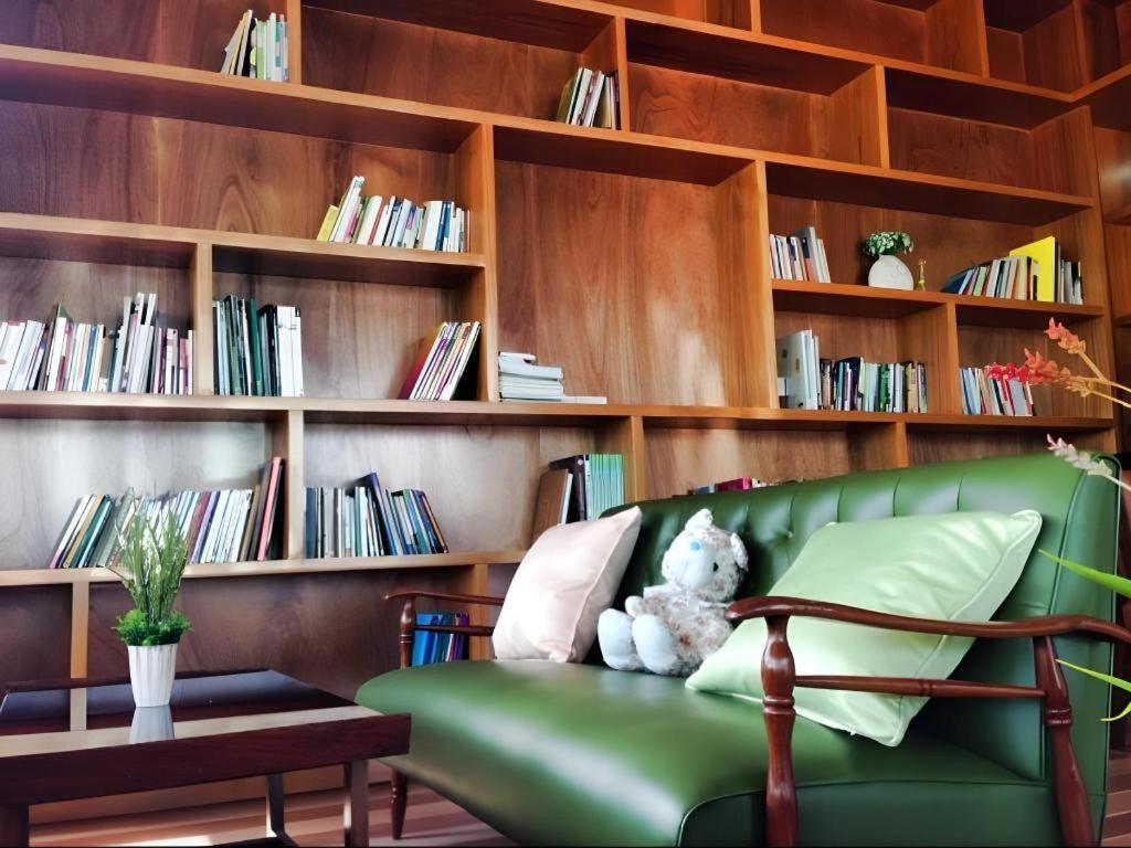 Med Room Korat Накхонратчасіма Екстер'єр фото