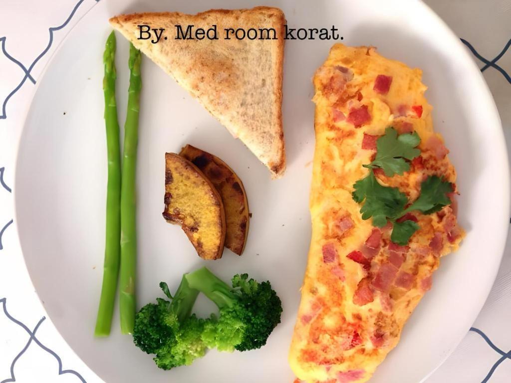 Med Room Korat Накхонратчасіма Екстер'єр фото