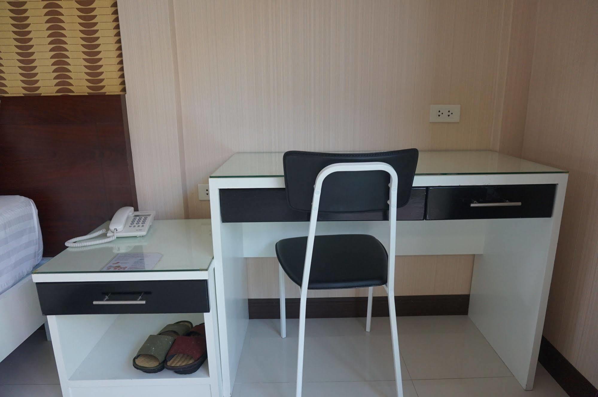 Med Room Korat Накхонратчасіма Екстер'єр фото